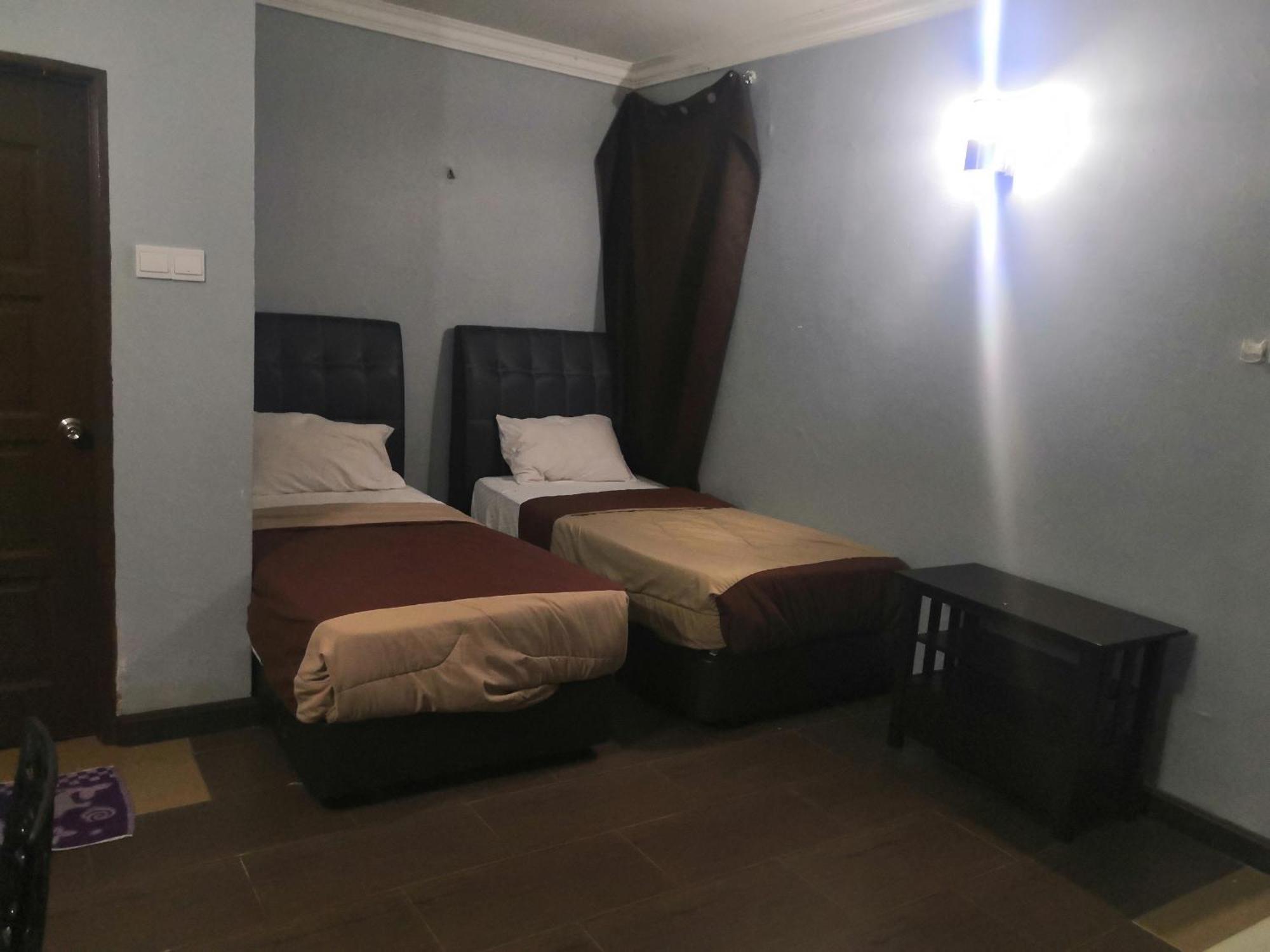 Oyo 90473 Opah Inn Hotel Kampong Ayer Terjun Zewnętrze zdjęcie